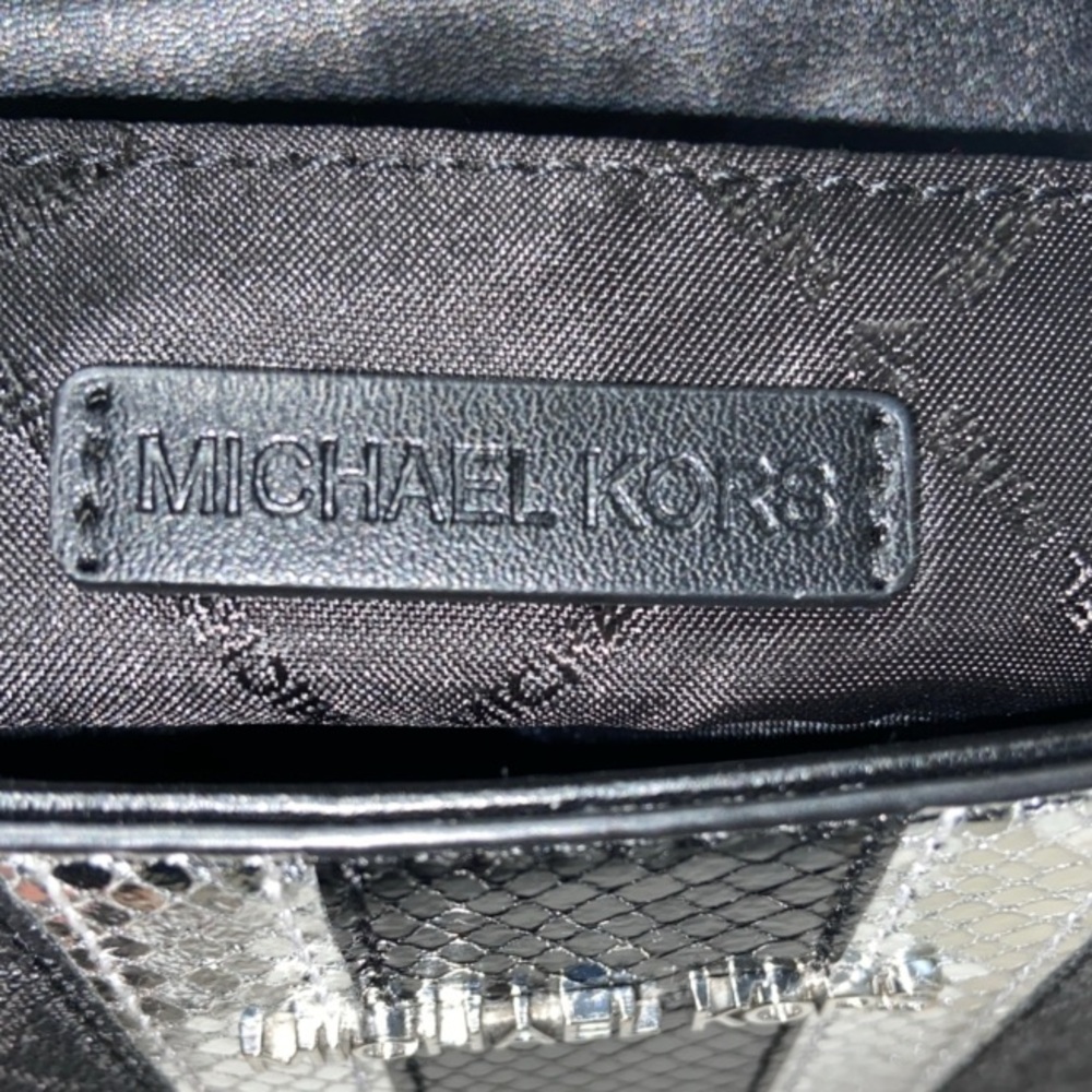 Michael Kors Jet Set travel Crossbody w/ Center Stripe excellent used condition - Picture 6 of 7